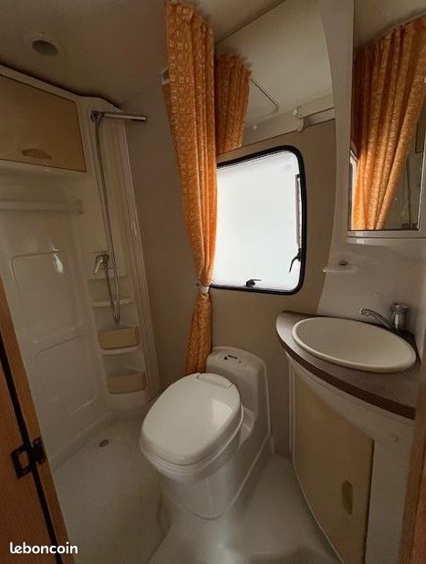 Camping car Chausson Flash 03 2.2 TDCi 140CV — Garage Normandie Auto — photo 8